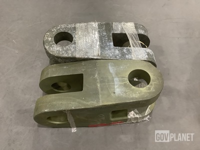 (2) Oshkosh 3406259 Vehicular Towbar Adapters