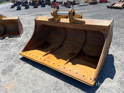 90 in Cleanup Excavator Bucket
