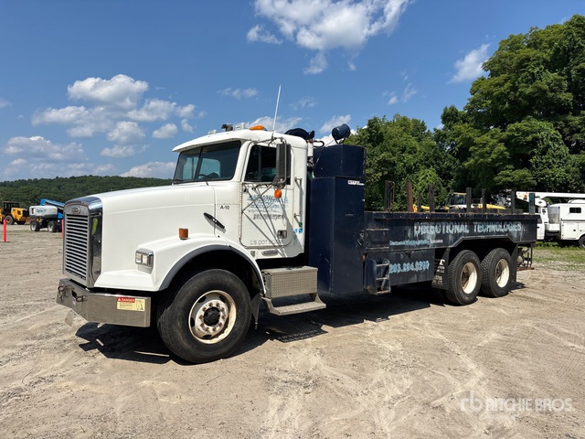 2003 Freightliner FLD112 2100 gal 6x4 Flatbed Water Truck