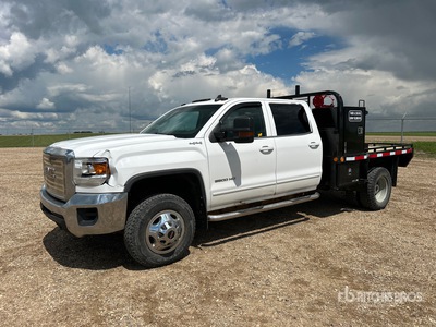 2015 GMC 3500HD 4x4 Crew Cab Autocarro cassone fisso