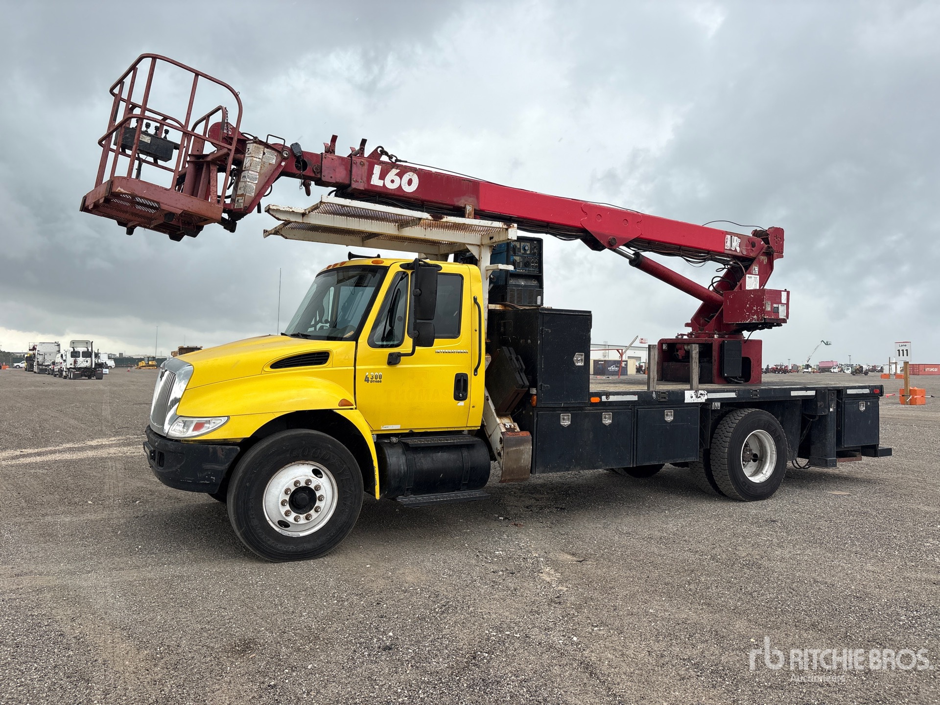 Elliott L-60 60 ft on 2005 International 4300 4x2 Bucket Truck