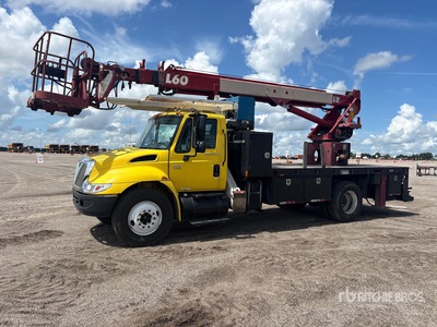 2005 Elliott L-60 60 ft on 2005 International 4300 4x2 Camion Nacelle