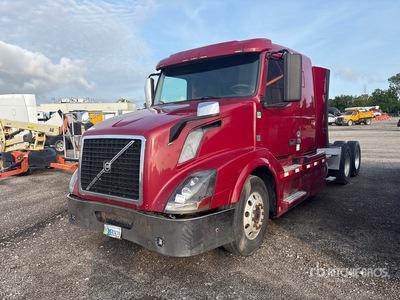 2016 Volvo VNL 6x4 تراكتور شاحنة كابينة النوم (ثنائية المحور) (Inoperable)