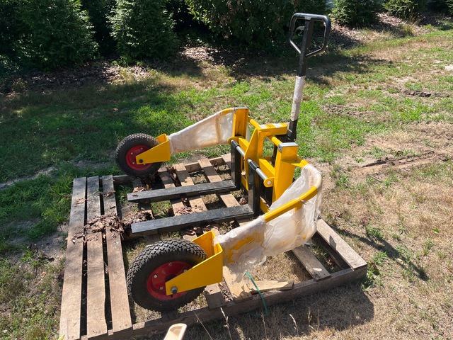 Vestil All-T-2 2000 lb All Terrain Pallet Jack