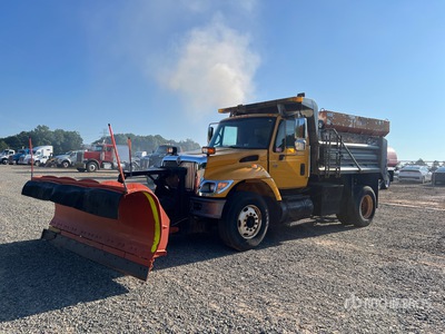 2004 International 7400 4x2 Snow Plow Truck