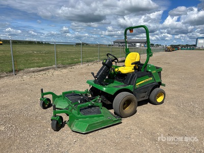 John Deere 1570 4x4 Ride-On جزازة العشب