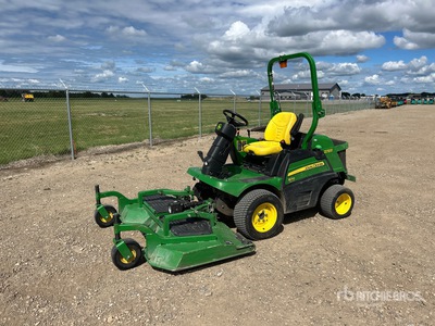 John Deere 1570 4x4 Ride-On جزازة العشب