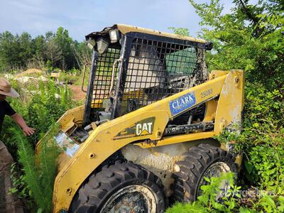 Cat 236B Chargeuse à direction à glissement (Inoperable)