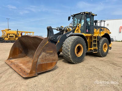 2023 John Deere 744P Wiellader