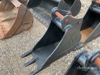 Prosource  18 in .22 cyd Digging Excavator Bucket - Fits Sany SY75/SY80 (Unused)