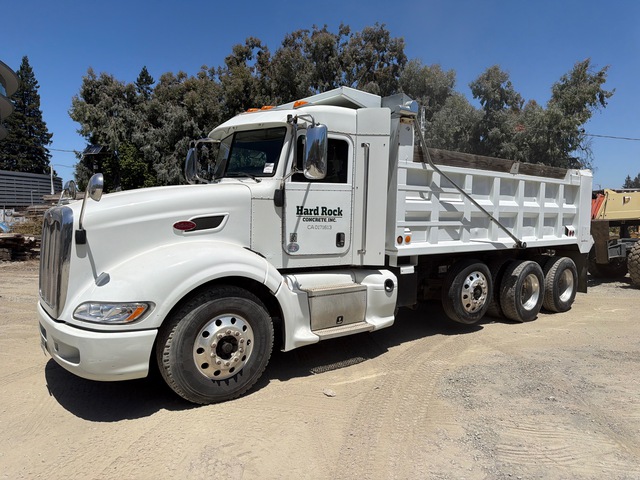 2012 Peterbilt 386 8x4 Tri/A Dump Truck 2012 Peterbilt 386 8x4 Tri/A Dump Truck