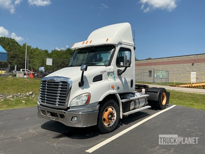 2013 Freightliner Cascadia 113 4x2 Cabeza Tractora Cabina Corta