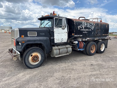1997 Ford LTL9000 4000 gal 6x4 Camion à eau