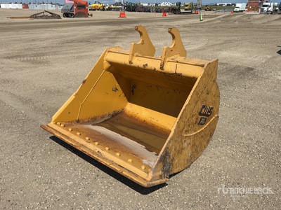 CWS 60 in Q/C Cleanup Excavator Bucket - Fits John Deere 200 Series