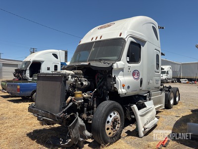2017 Freightliner Cascadia 125 6x4 تراكتور شاحنة كابينة النوم (ثنائية المحور) (Inoperable)