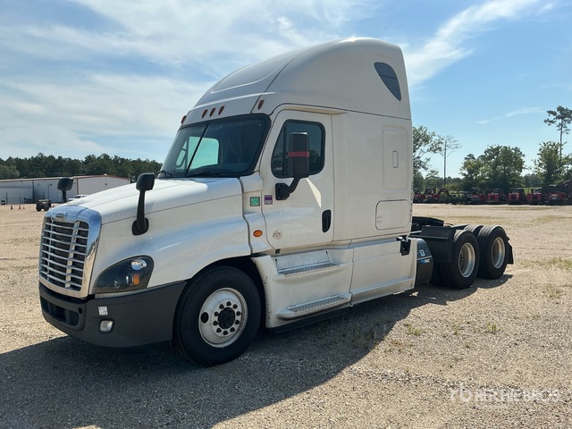 2016 Freightliner Cascadia 125 6x4 T/A Sleeper Truck Tractor