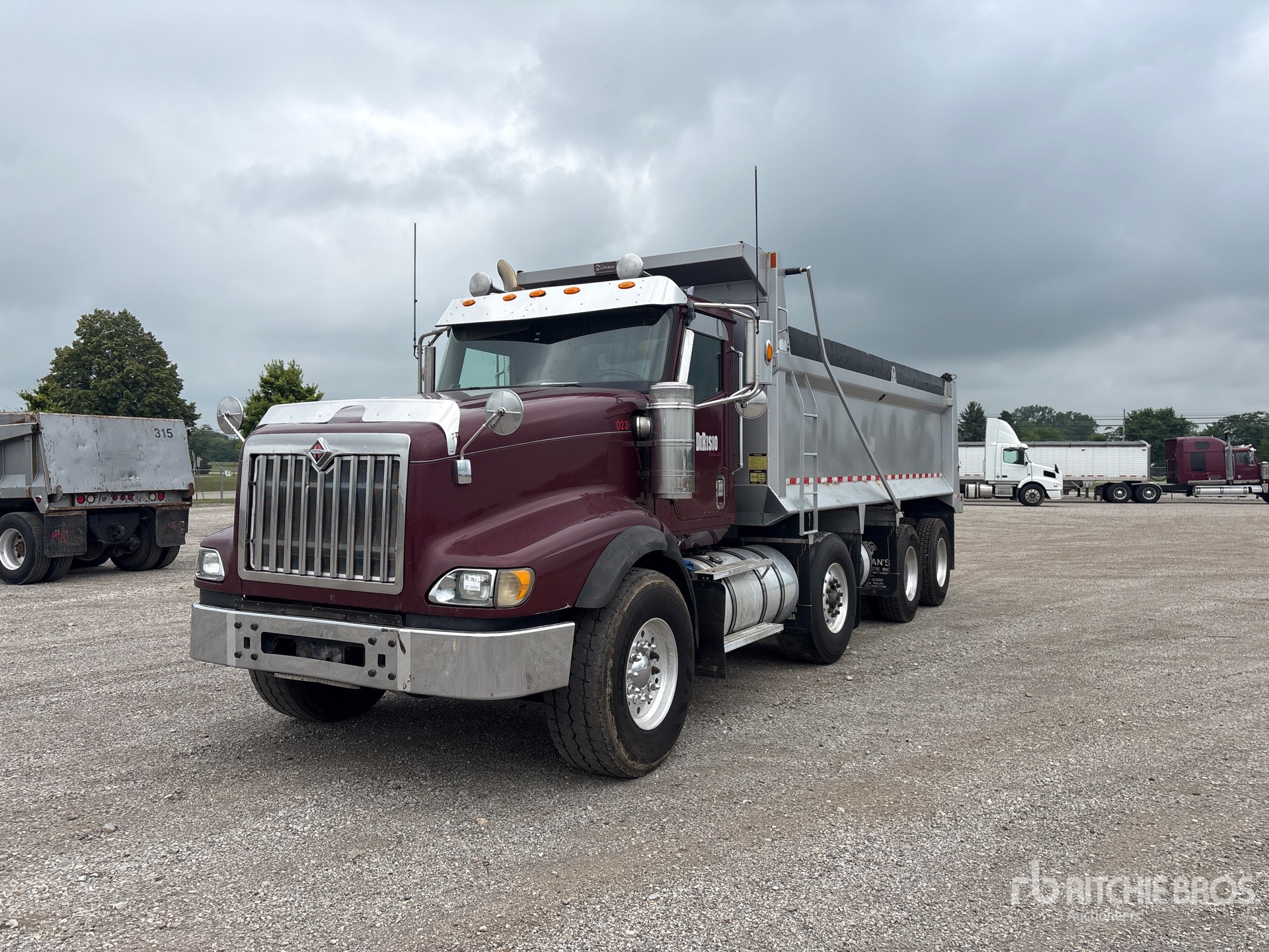 2016 International 5900i 8x4 Tri/A Dump Truck