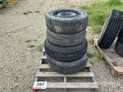 Quantity of (4) Kumho 205/55R16 Tires