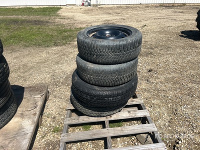 Quantity of (4) Kumho 205/55R16 Tires