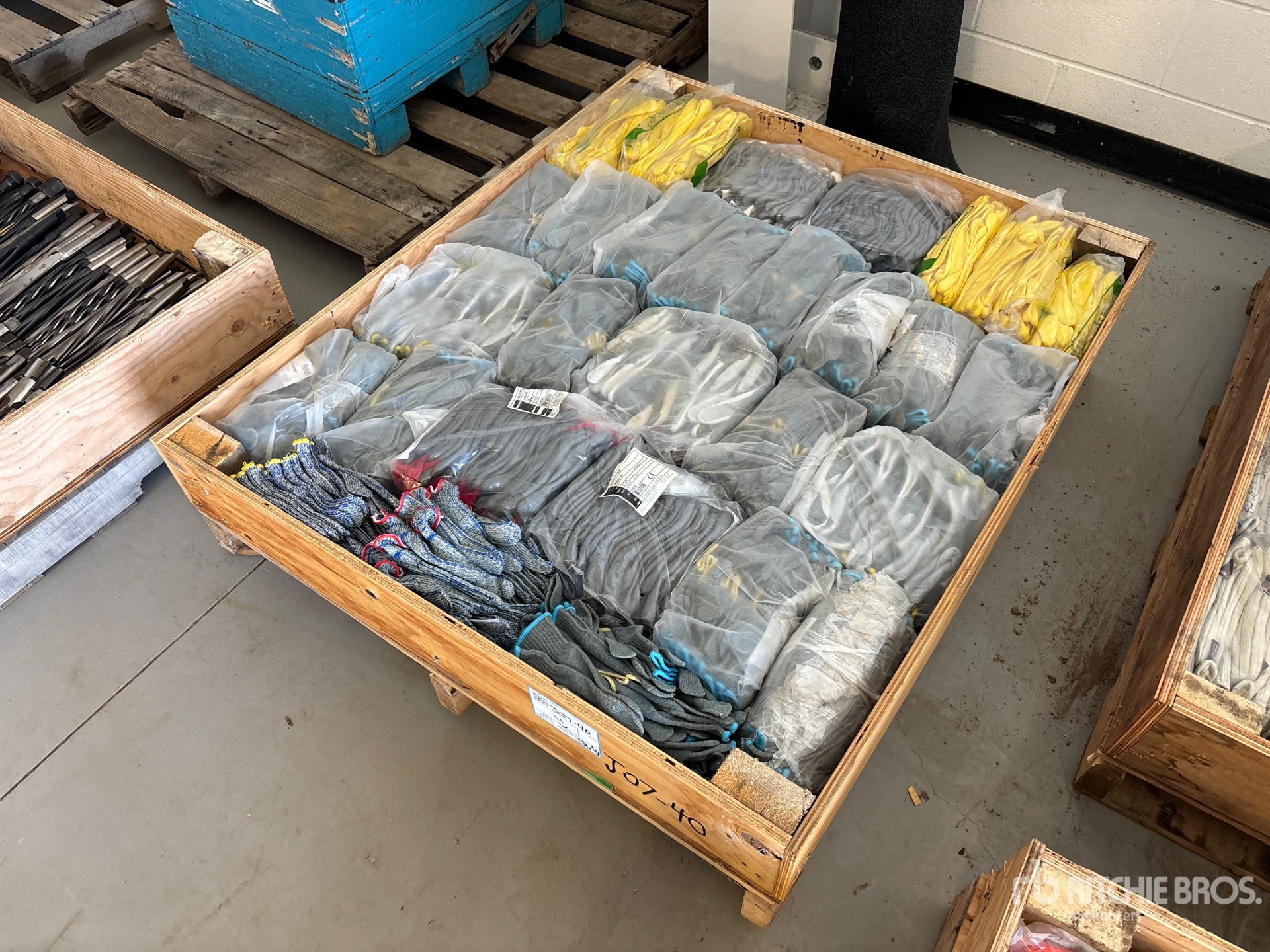 Quantity of (384) Work Gloves (Unused)