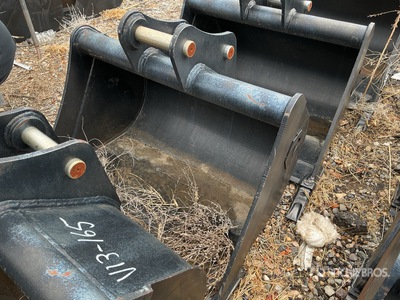 Prosource  36 in .28 cyd Digging Excavator Bucket - Fits Sany SY50 (Unused)