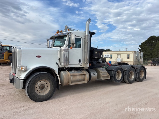 2020 Peterbilt 389 8x4 Winch Truck