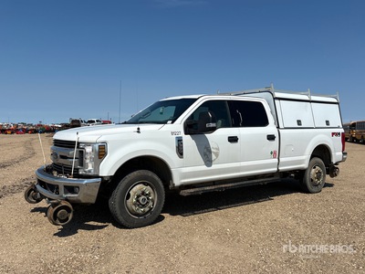 2018 Ford F-350 XLT 4x4 Crew Cab Hi-Rail Pickup