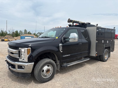 2019 Ford F-350 4x4 Extended Cab Service Truck