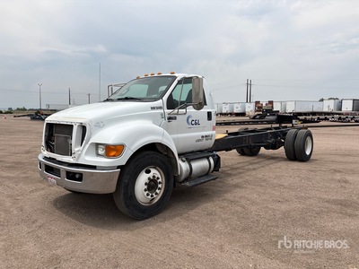 2013 Ford F-750 XLT 4x2 Cab and Chassis