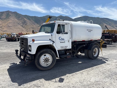 1988 International 1955 S1900 4x2 Water Truck