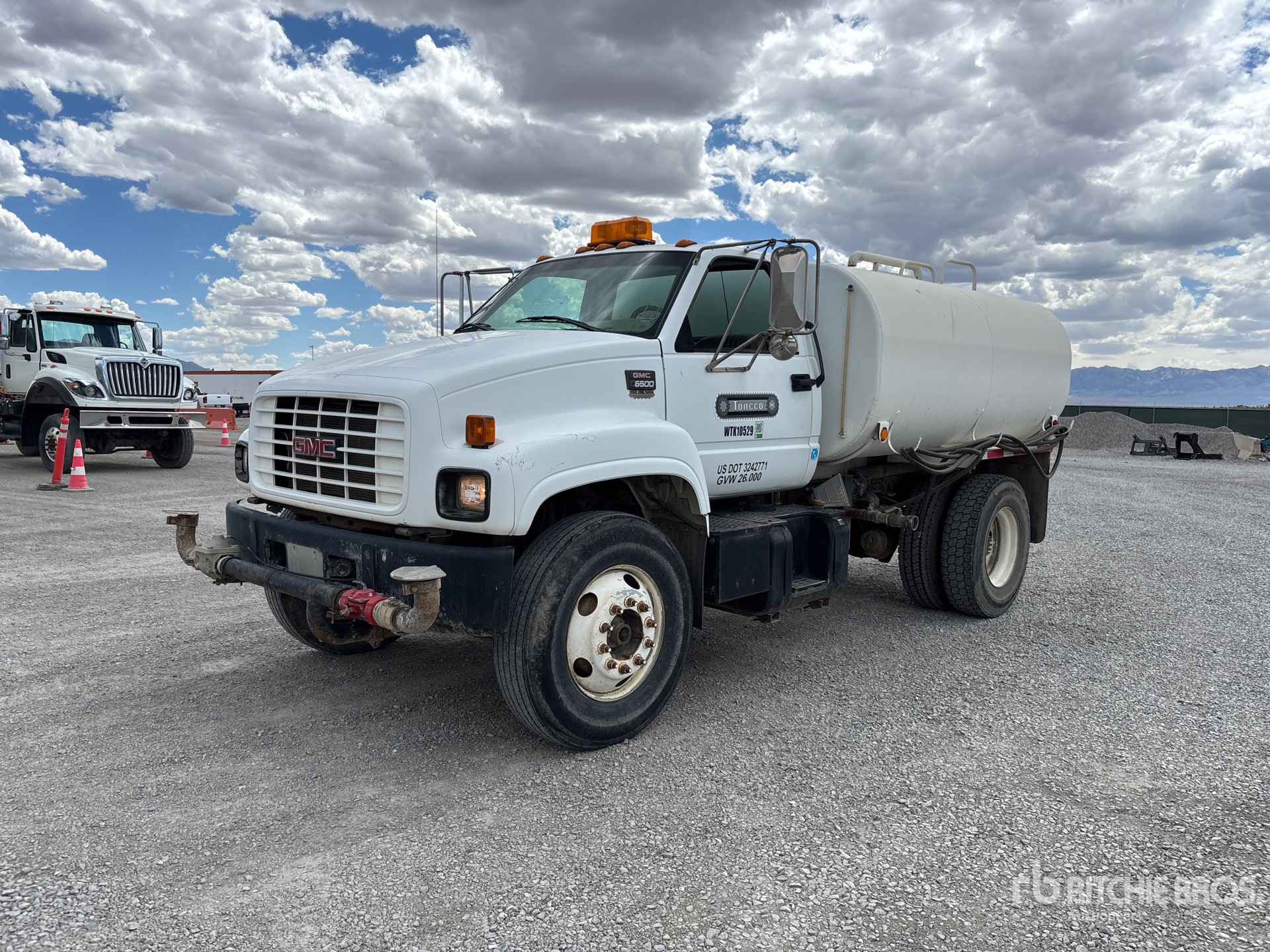 1999 GMC C7 5000 gal 4x2 Water Truck