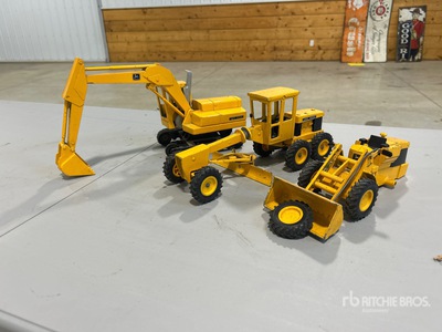 John Deere 1/16 Scale Construction Toy Models