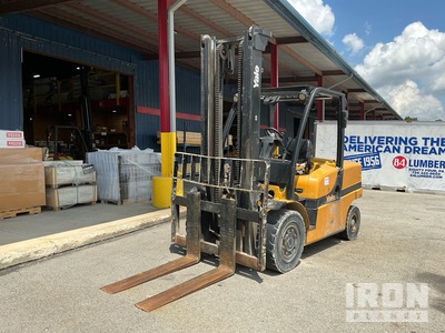 2013 Yale GDP100VXNKHV111 9500 lb Pneumatic Tire Forklift