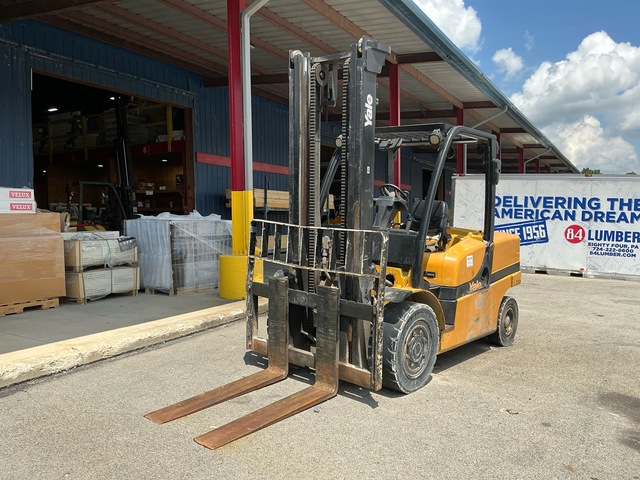 2013 Yale GDP100VXNKHV111 9500 lb Pneumatic Tire Forklift