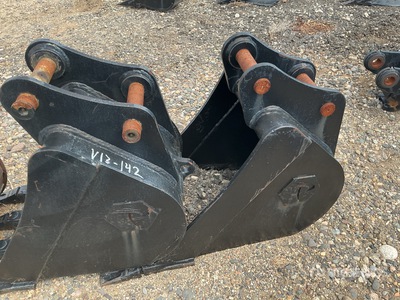 Prosource  18 in .13 cyd Digging Excavator Bucket - Fits Sany SY50 (Unused)