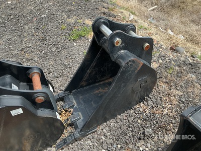 Prosource  18 in .13 cyd Digging Excavator Bucket - Fits Sany SY50 (Unused)