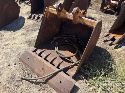 35 in Cleanup Excavator Bucket