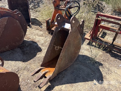 11 in Digging Excavator Bucket