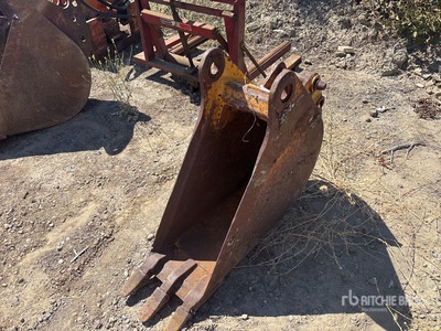 11 in Digging Excavator Bucket