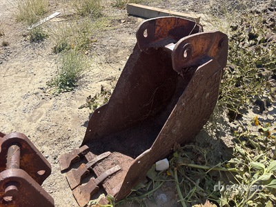 18 in Digging Excavator Bucket