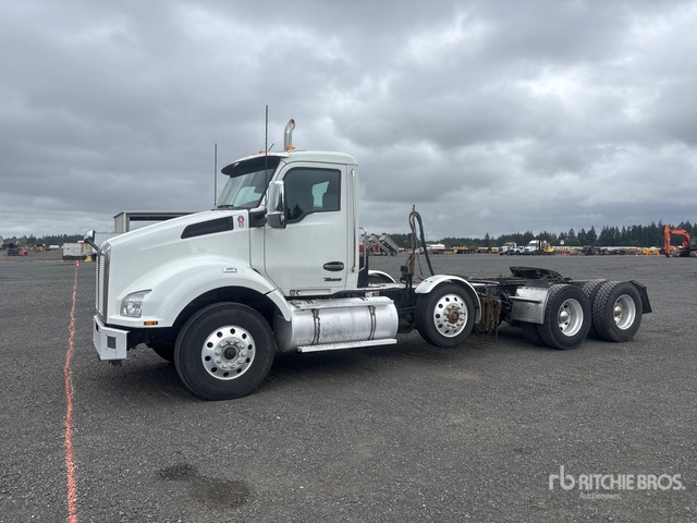 2023 Kenworth T880 8x4 Tri/A Day Cab Truck Tractor