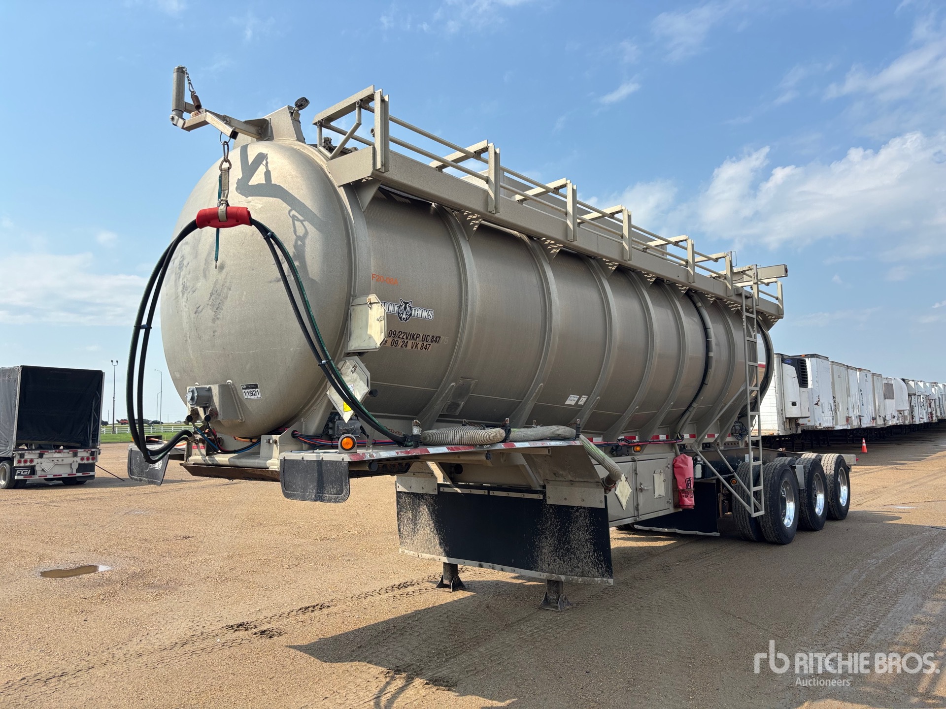2018 Wolf 30500 L Tri/A Super B-Train Lead Tanker Trailer