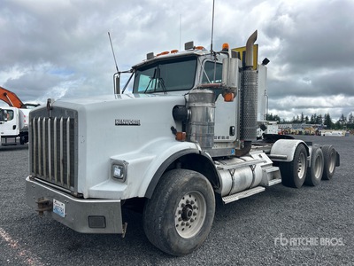 2003 Kenworth T800 8x4 Heavy Haul Tri/A Day Cab Truck Tractor