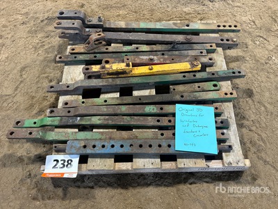 Quantity of Original John Deere Drawbars Pièces diverses