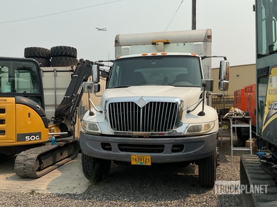 2005 International 4400 SBA 4x2 Cargo Furgoneta caja cerrada