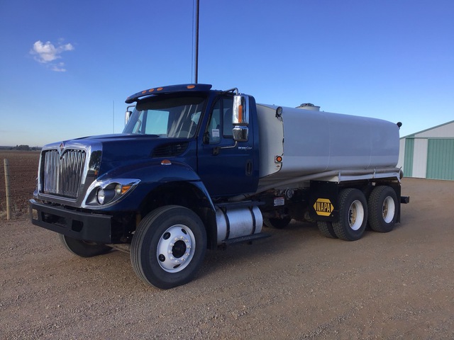 2014 International 7400 3400 gal 6x4 Water Truck 2014 International 7400 3400 gal 6x4 Water Truck