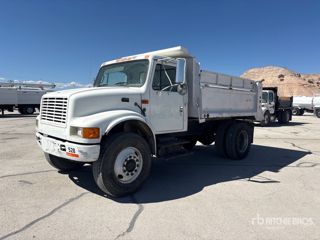 2000 International 4700 4x2 S/A Dump Truck