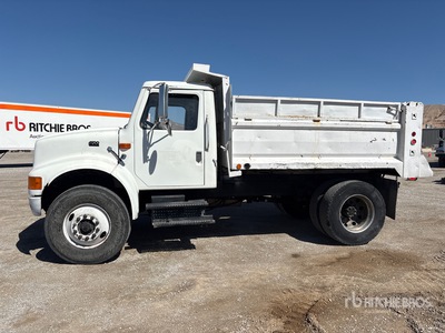2000 International 4700 4x2 S/A Dump Truck