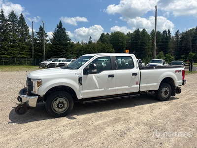 2018 Ford F-350 XLT 4x4 Crew Cab Hi-Rail Pickup