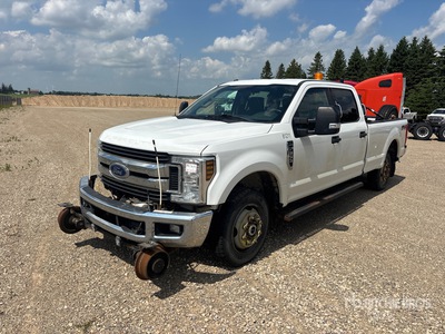 2018 Ford F-350 XLT 4x4 Crew Cab Hi-Rail Pick Up